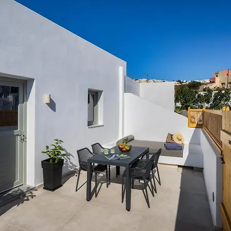 Anatelo House ثيرا