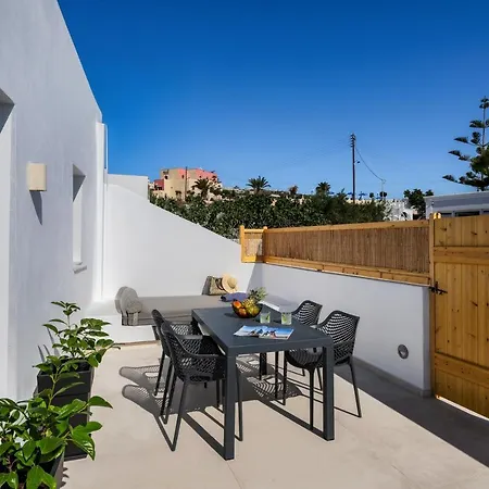 Anatelo House بيت للعطل ثيرا