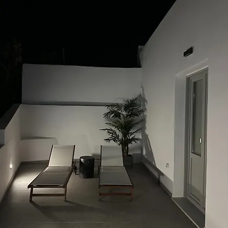 Anatelo House * ثيرا